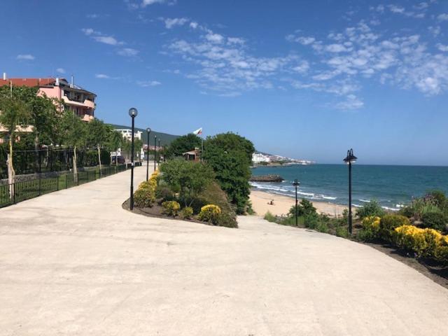 Apartment In Prestige Fort Beach Свети Влас Екстериор снимка