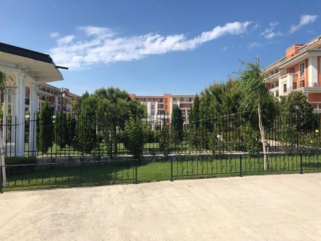 Apartment In Prestige Fort Beach Свети Влас Екстериор снимка